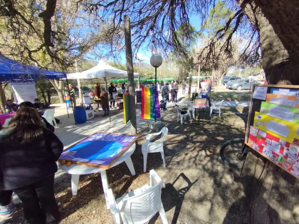San-Antonio-Paseo-de-Artesanos-y-Productores-con-servicios-municipales-4