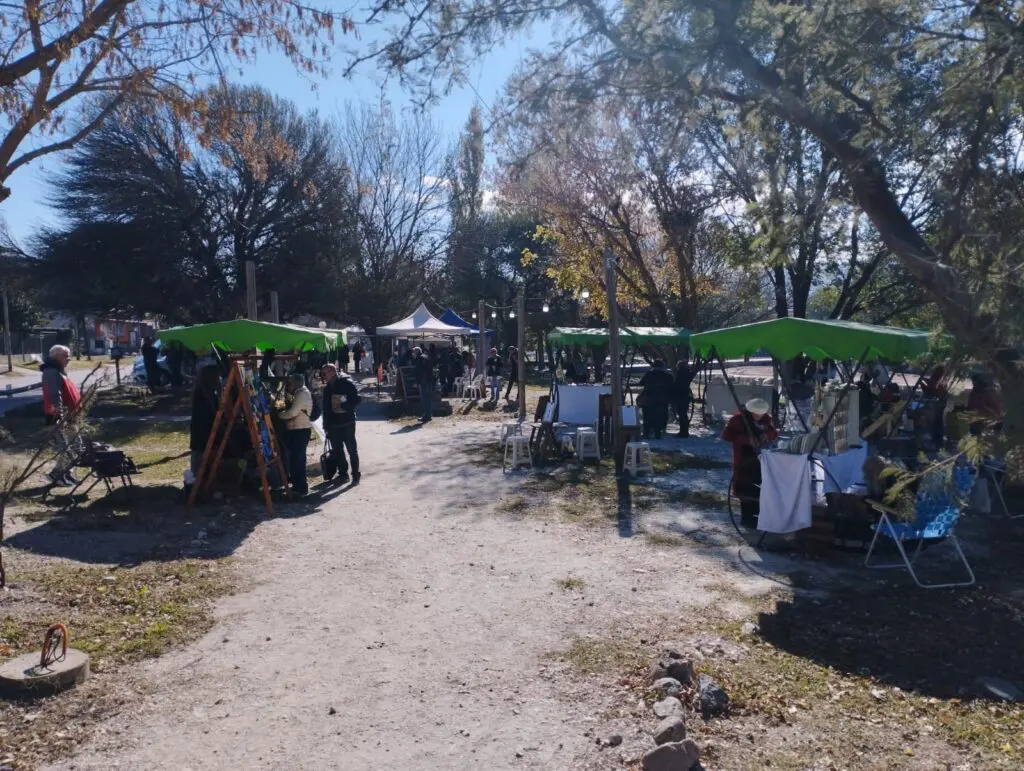 San-Antonio-Paseo-de-Artesanos-y-Productores-con-servicios-municipales-5
