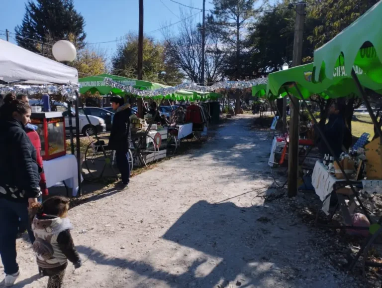 San Antonio: con la cercanía al vecino como concepto impulsor, el municipio sumó sus servicios al Paseo de Artesanos y Productores