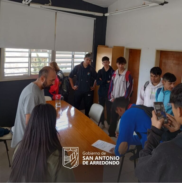 Alumnos de 5to año participaron de una enriquecedora charla con el Intendente Ariel Moyano