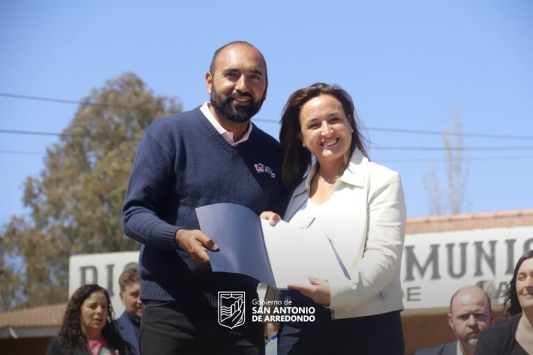 La Vicegobernadora Myrian Prunotto encabezó la entrega de un móvil policial en San Antonio de Arredondo